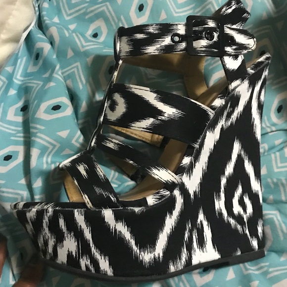 Dollhouse Shoes - Beautiful Black and White tribal wedges